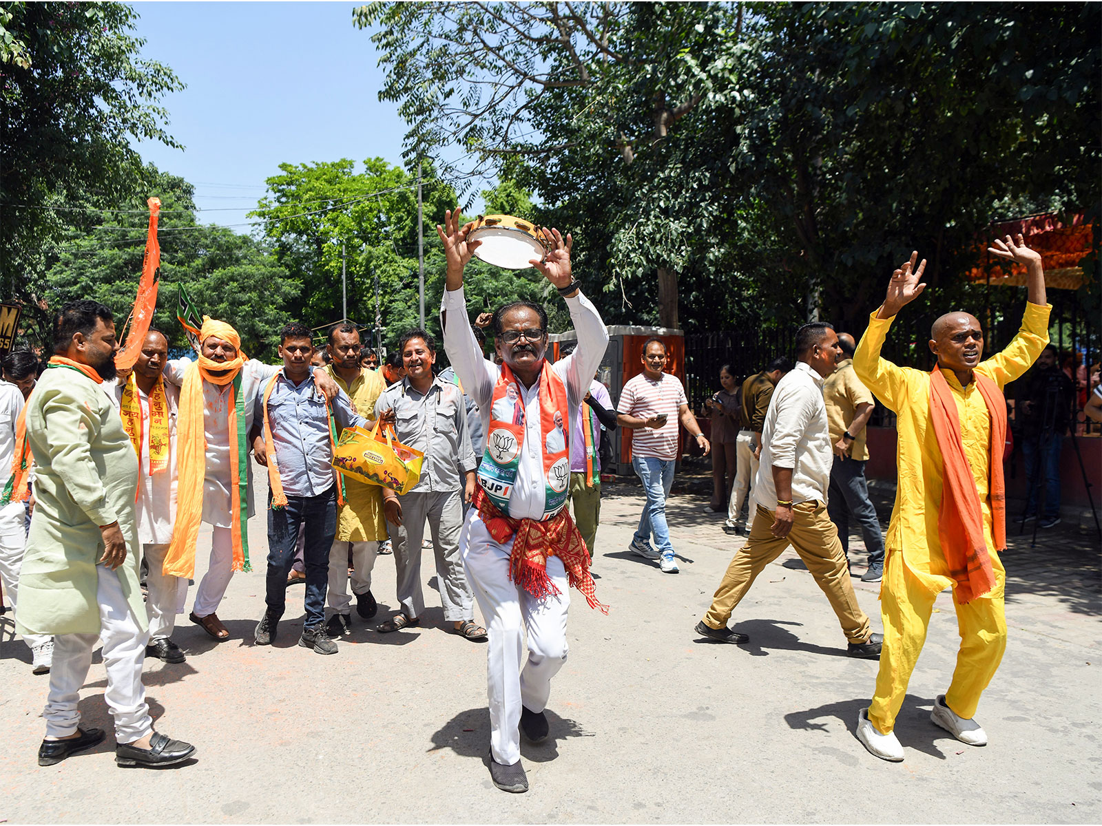 'BJP Reform Express' creates Bengal history NDA dominant in 21 states; INDIA bloc reduced to 6 with Keralam win