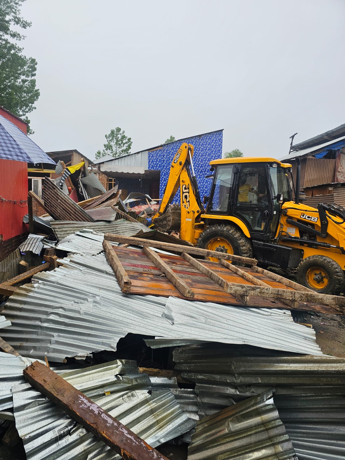 Police demolish drug peddler’s illegal structure